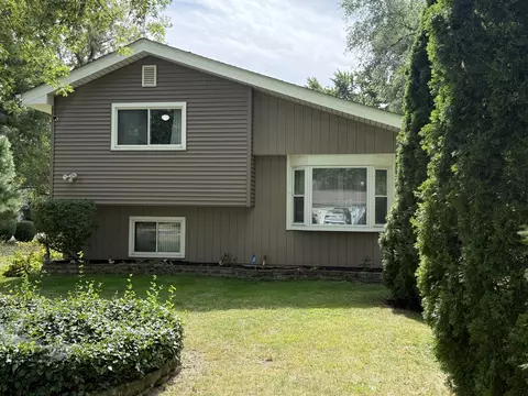 29 W313 Ray Ave, West Chicago, IL 60185