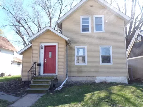 529 W 17th St, Davenport, IA 52803