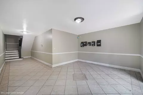 Entry Way - 2511 E 76th St #3, Chicago, IL 60649 photo 4 of 4