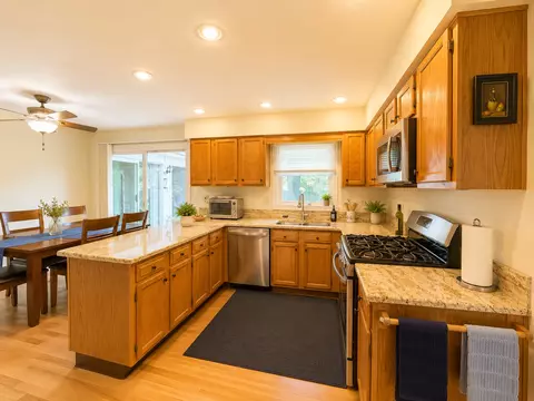 Kitchen - 697 Kristy Ln, Wheeling, IL 60090 photo 1 of 4