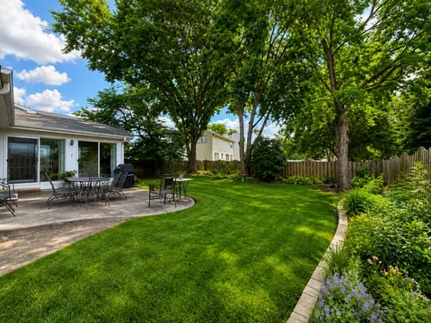 Exterior - 697 Kristy Ln, Wheeling, IL 60090 photo 4 of 6