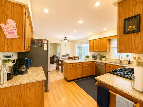 Kitchen - 697 Kristy Ln, Wheeling, IL 60090 photo 2 of 4