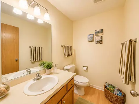 Bath - 697 Kristy Ln, Wheeling, IL 60090 photo 1 of 4