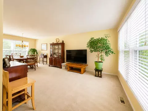 Living - 697 Kristy Ln, Wheeling, IL 60090 photo 1 of 4
