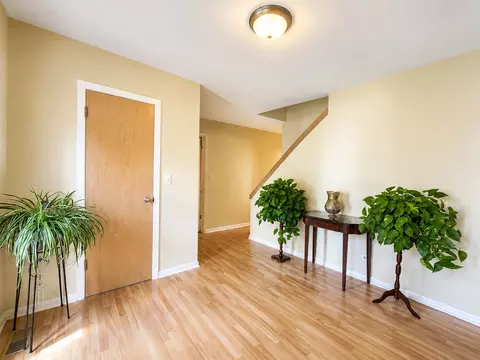 Entry Way - 697 Kristy Ln, Wheeling, IL 60090 photo 2 of 5