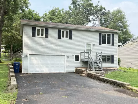 8910 Memory Trl, Wonder Lake, IL 60097