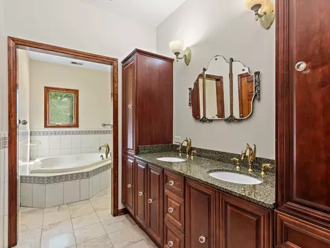 Bath - 1301 Tower Ln, Cary, IL 60013 photo 2 of 4