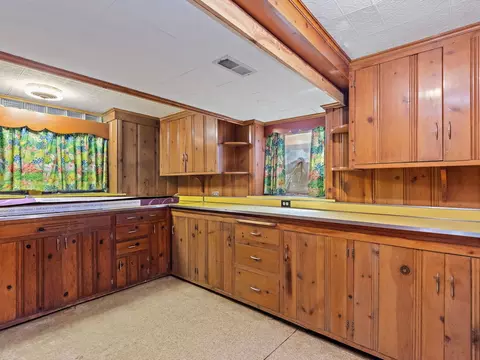 Kitchen - 1301 Tower Ln, Cary, IL 60013 photo 3 of 3