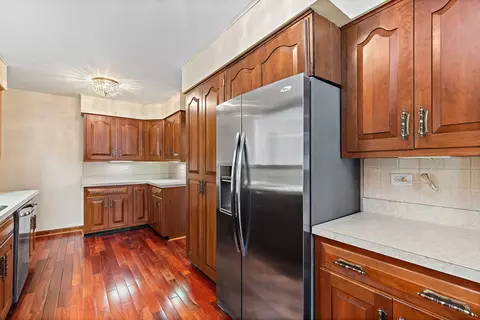 Kitchen - 1301 Tower Ln, Cary, IL 60013 photo 2 of 3