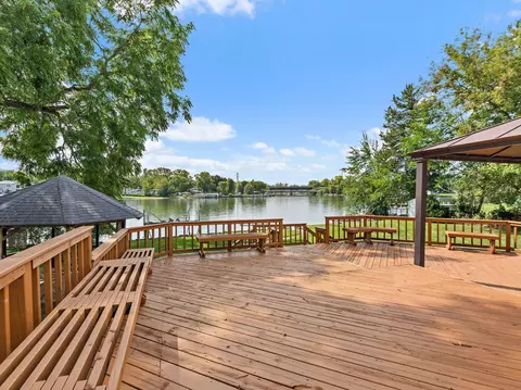 View/Area - 1301 Tower Ln, Cary, IL 60013 photo 2 of 8