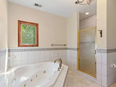 Bath - 1301 Tower Ln, Cary, IL 60013 photo 3 of 4