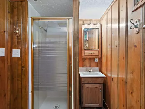 Bath - 1301 Tower Ln, Cary, IL 60013 photo 4 of 4