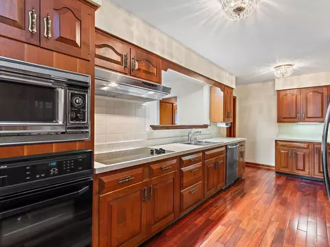 Kitchen - 1301 Tower Ln, Cary, IL 60013 photo 1 of 3