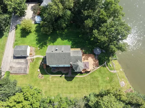 View/Area - 1301 Tower Ln, Cary, IL 60013 photo 6 of 8