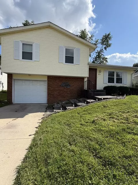2213 Clearwater Ave, Bloomington, IL 61704