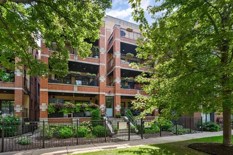 4007 N Paulina St #2N, Chicago, IL 60613
