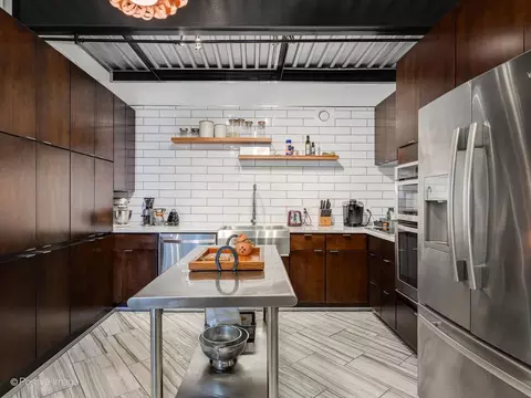 Kitchen - 40 E 9th St #1406C, Chicago, IL 60605 photo 2 of 6