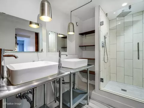 Bath - 40 E 9th St #1406C, Chicago, IL 60605 photo 1 of 4