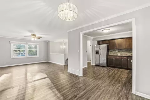 Living - 419 Deerpath Dr, Lindenhurst, IL 60046 photo 3 of 4