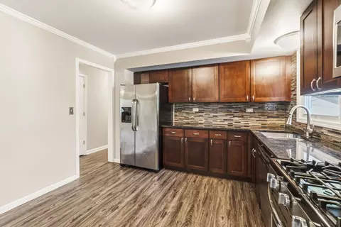 Kitchen - 419 Deerpath Dr, Lindenhurst, IL 60046 photo 3 of 3