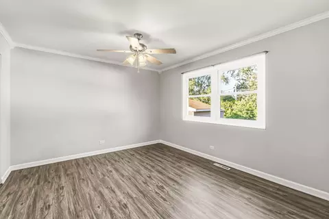 Bedroom - 419 Deerpath Dr, Lindenhurst, IL 60046 photo 1 of 5