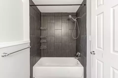 Bath - 419 Deerpath Dr, Lindenhurst, IL 60046 photo 3 of 3