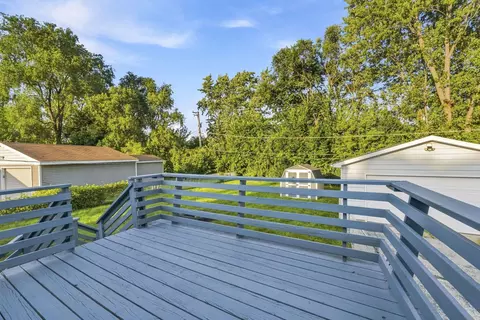 Exterior - 419 Deerpath Dr, Lindenhurst, IL 60046 photo 3 of 7