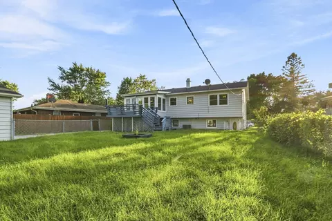 Exterior - 419 Deerpath Dr, Lindenhurst, IL 60046 photo 5 of 7