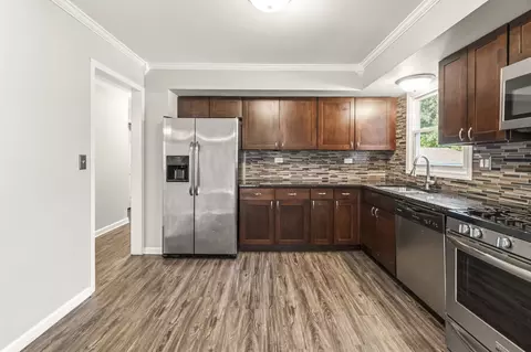 Kitchen - 419 Deerpath Dr, Lindenhurst, IL 60046 photo 1 of 3