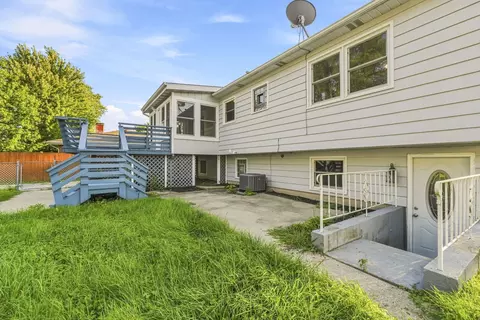 Exterior - 419 Deerpath Dr, Lindenhurst, IL 60046 photo 2 of 7
