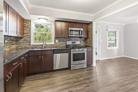 Kitchen - 419 Deerpath Dr, Lindenhurst, IL 60046 photo 2 of 3