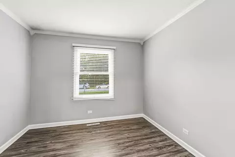 Bedroom - 419 Deerpath Dr, Lindenhurst, IL 60046 photo 5 of 5