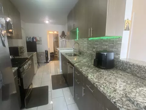 Kitchen - 9581 Dee Rd #2L, Des Plaines, IL 60016 photo 6 of 6