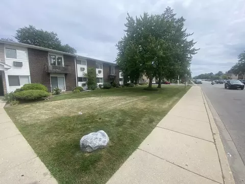 Exterior - 9581 Dee Rd #2L, Des Plaines, IL 60016 photo 3 of 7