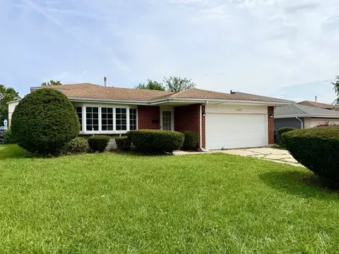 1302 Prince Dr, South Holland, IL 60473