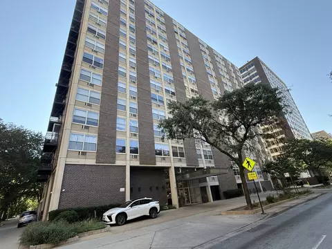 3033 N Sheridan Rd #403, Chicago, IL 60657