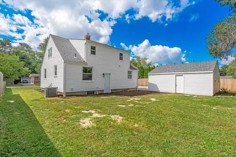 Exterior - 3230 40th St, Moline, IL 61265 photo 10 of 11