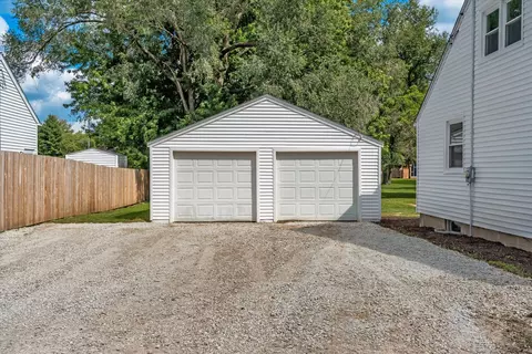 Exterior - 3230 40th St, Moline, IL 61265 photo 6 of 11