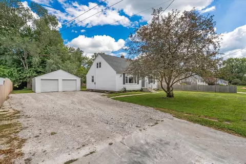 Exterior - 3230 40th St, Moline, IL 61265 photo 5 of 11