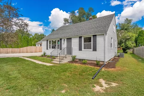 Exterior - 3230 40th St, Moline, IL 61265 photo 2 of 11