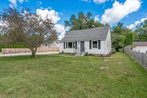 Exterior - 3230 40th St, Moline, IL 61265 photo 3 of 11