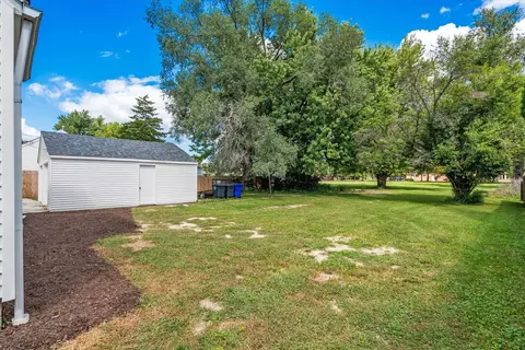 Exterior - 3230 40th St, Moline, IL 61265 photo 9 of 11