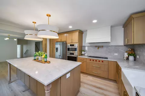 Kitchen - 1106 N Path Dr, Wheaton, IL 60187 photo 4 of 9