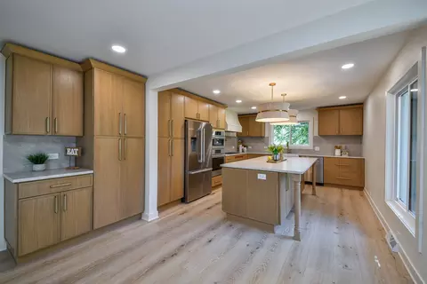 Kitchen - 1106 N Path Dr, Wheaton, IL 60187 photo 1 of 9
