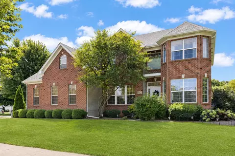 512 Arrowhead Dr, Yorkville, IL 60560