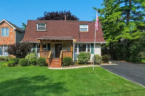 310 N Washington St, Westmont, IL 60559