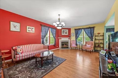 Living - 4041 Whitehall Ln, Algonquin, IL 60102 photo 2 of 3