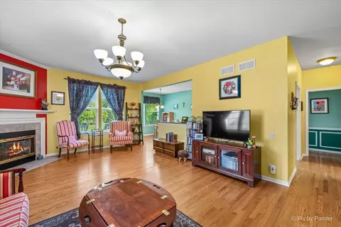 Living - 4041 Whitehall Ln, Algonquin, IL 60102 photo 3 of 3