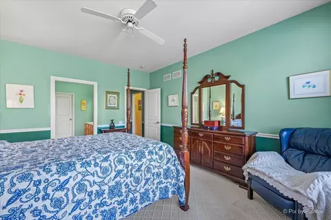 Bedroom - 4041 Whitehall Ln, Algonquin, IL 60102 photo 2 of 3
