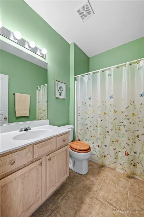 Bath - 4041 Whitehall Ln, Algonquin, IL 60102 photo 2 of 2
